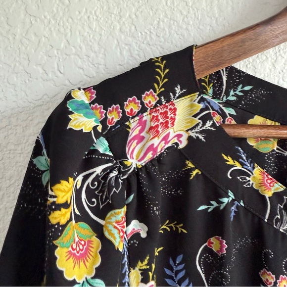 Loft Womens Shirt Blouse Black Floral Long Sleeve Button Neck Size Large - Picture 8 of 10